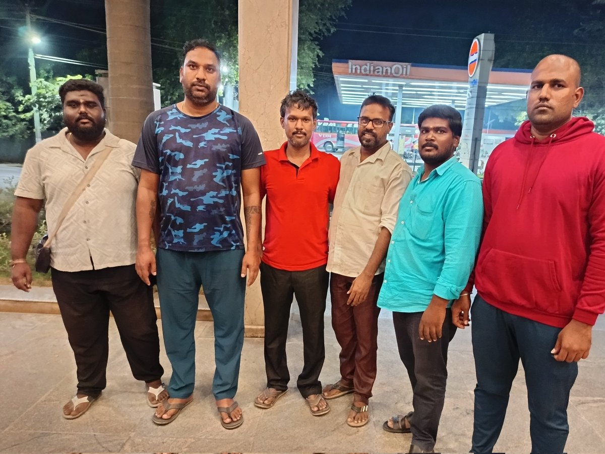 SILAMBUyadav( மோடியின் குடும்பம் ❤️ (@silambuyadav56) on Twitter photo வெற்றிகரமாக அண்ணன் <a href="/Johni_raja/">Johny Bhai(அண்ணாமலையின் வார் ரூம்)🇮🇳</a> அவர்களை மீட்டுவந்த <a href="/TN_BJP_IT_Wing/">TN BJP IT Wing</a> , <a href="/BJP4TamilNadu/">BJP Tamilnadu</a> , <a href="/MSBalajiMSB/">Balaji M S (MSB)</a> team, legal team மற்றும் அனைவருக்கும் நன்றிகள்...
❤️🚩💥 வெற்றிகரமாக அண்ணன் <a href="/Johni_raja/">Johny Bhai(அண்ணாமலையின் வார் ரூம்)🇮🇳</a> அவர்களை மீட்டுவந்த <a href="/TN_BJP_IT_Wing/">TN BJP IT Wing</a> , <a href="/BJP4TamilNadu/">BJP Tamilnadu</a> , <a href="/MSBalajiMSB/">Balaji M S (MSB)</a> team, legal team மற்றும் அனைவருக்கும் நன்றிகள்...
❤️🚩💥