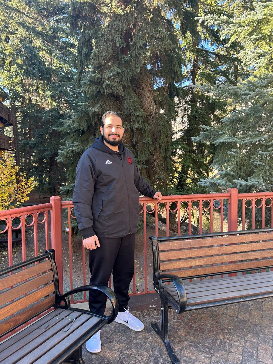 Asaad_Hk's tweet photo. Vail, CO https://t.co/1r56xcEl4s