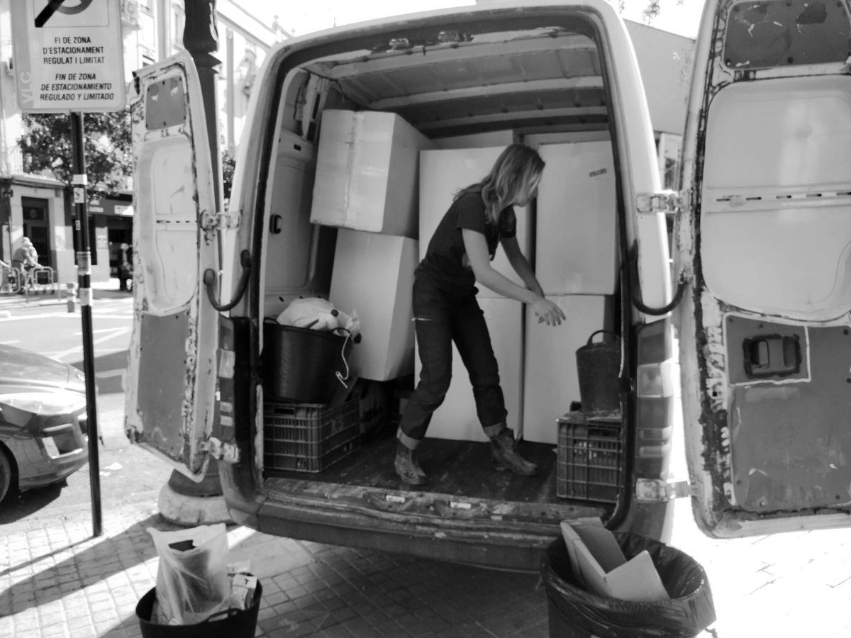 Gràcies a Carlos;  el desastre és menys desastre i gràcies a persones com Pilar , la coordinació es fa possible i és més fàcil ajudar als qui més ens necessiten. 🙏🏼✨ #fpjambladana #solselpoblesalvaalpoble