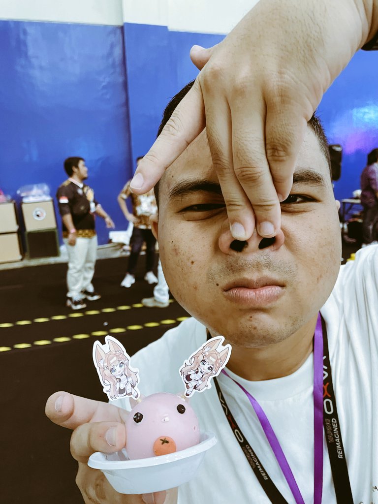 niveeetch's tweet image. OTSUKARE CF 2 !!
OTSUKARE COMIFURO - 19 !!

Seru banget gila sih, pertama kali bakal bikin vlog comifuro, pertama kali jalan bareng temen2 discord terbanyak juga. Banyak orang yang bisa gw temui. salute sama kalian!!
SEMOGA NEXT CF BISA IKUT LAGI, 24-25 MEI 2025 IKZ !!