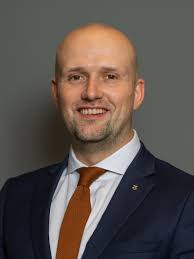 SNP Stephen Flynn didn’t sing God Save the King.

Which he shouldn’t if he doesn’t want to, Remembrance Day is about those who served and DIED, King Charles has done neither, he has grifted and stuck 50 fake medals on his uniform.

Respect to Stephen, I wouldn’t sing either.