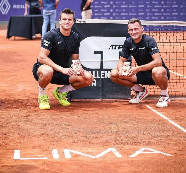 Not_Esportivas's tweet photo. ATP Challenger!
Parabéns aos duplistas campeões, os poloneses Karol Drzewiecki e o  seu compatriota Piotr Matuszewski que conquistaram o @ATPChallenger de Lima no Peru 
#ATPChallenger #tennis #IGMA #OnTheRise #DIRECTVOpen #KarolDrzewiecki #PiotrMatuszewski https://t.co/Spddyi7XXE