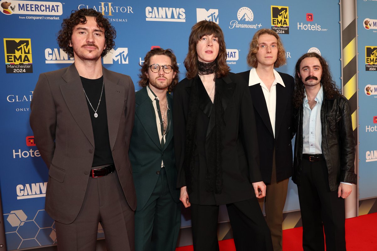 mtvema's tweet photo. Leave it to @BlossomsBand to effortlessly rock the #MTVEMA red carpet  🫶 https://t.co/OImBaXAG8l
