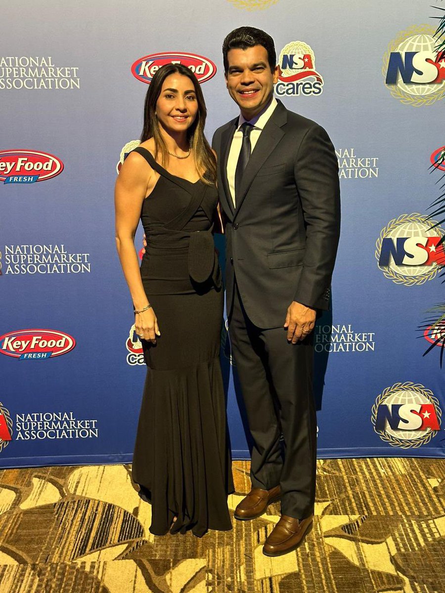 Gracias a la National Supermarket Association (NSA) y a Augusto Taveras por la invitación a la XXXV Gala Anual, fue un verdadero éxito y nos sentimos honrados de haber compartido esta maravillosa noche junto a dominicanos que han puesto en alto nuestra bandera con trabajo,