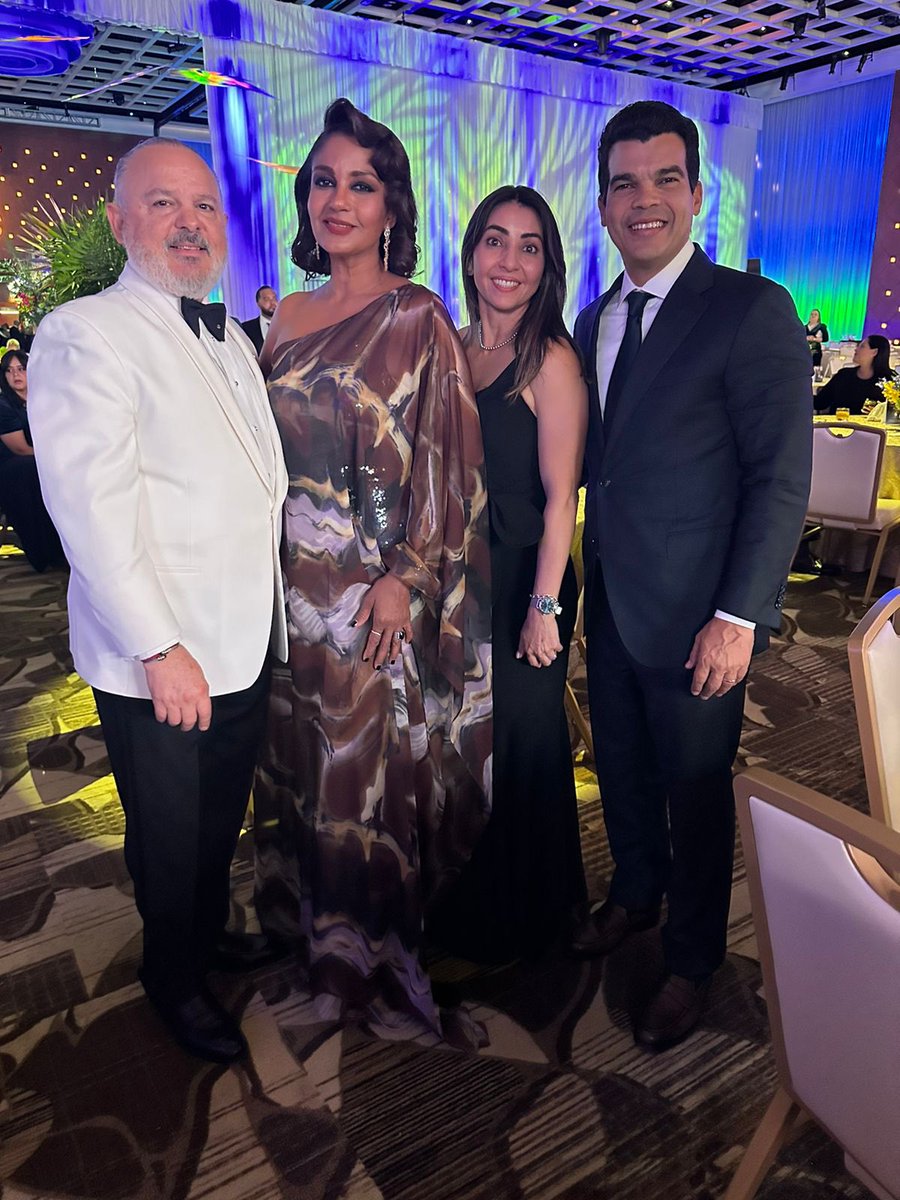 warnaudbisono's tweet photo. Gracias a la National Supermarket Association (NSA) y a Augusto Taveras por la invitación a la XXXV Gala Anual, fue un verdadero éxito y nos sentimos honrados de haber compartido esta maravillosa noche junto a dominicanos que han puesto en alto nuestra bandera con trabajo, responsabilidad y sobre todo honestidad. ¡Brindemos por otro año exitoso por delante! 🎉🛒

 #NSA