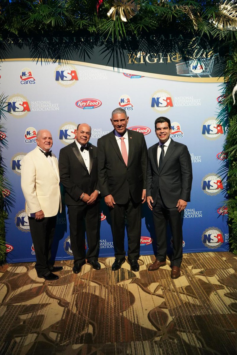warnaudbisono's tweet photo. Gracias a la National Supermarket Association (NSA) y a Augusto Taveras por la invitación a la XXXV Gala Anual, fue un verdadero éxito y nos sentimos honrados de haber compartido esta maravillosa noche junto a dominicanos que han puesto en alto nuestra bandera con trabajo, responsabilidad y sobre todo honestidad. ¡Brindemos por otro año exitoso por delante! 🎉🛒

 #NSA