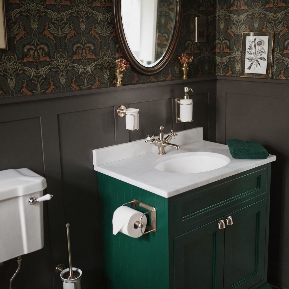 TileMountainUK's tweet image. A beautiful bathroom tour by IG sweetpeaandsorrel 🖤

🔎 Metropolis Star Black Wall and Floor Tiles

Order a free sample: tilemountain.co.uk/metropolis-sta…

#startiles #starpattern #patterntiles #tiles