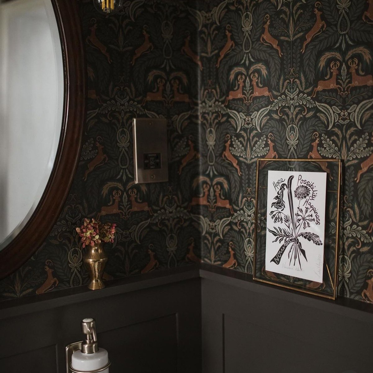 TileMountainUK's tweet image. A beautiful bathroom tour by IG sweetpeaandsorrel 🖤

🔎 Metropolis Star Black Wall and Floor Tiles

Order a free sample: tilemountain.co.uk/metropolis-sta…

#startiles #starpattern #patterntiles #tiles
