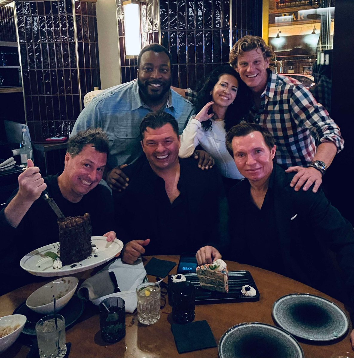 Such a great time out at Tavern on Rush last night with a great group of friends.
More fun to come in Vegas in January for the King's Cup with Jake's Stars United.

Love you all.