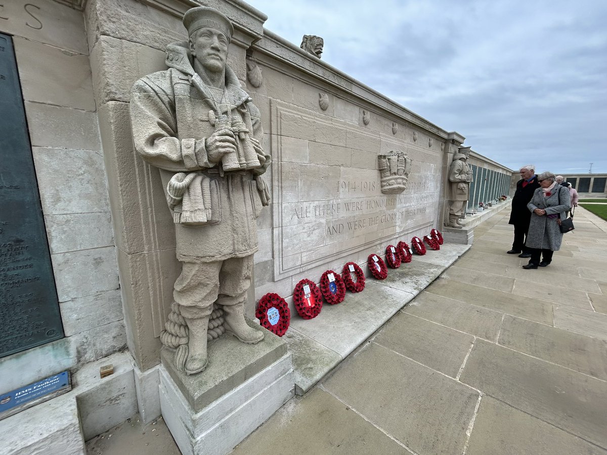 hmsacasta's tweet photo. Honoured to lay a wreath on behalf of the GLARAC association this morning at the Naval Memorial service in Southsea.
Nice to see a remembrance cross to an Acasta crew member laid at the memorial. https://t.co/YBFtfYd2G6