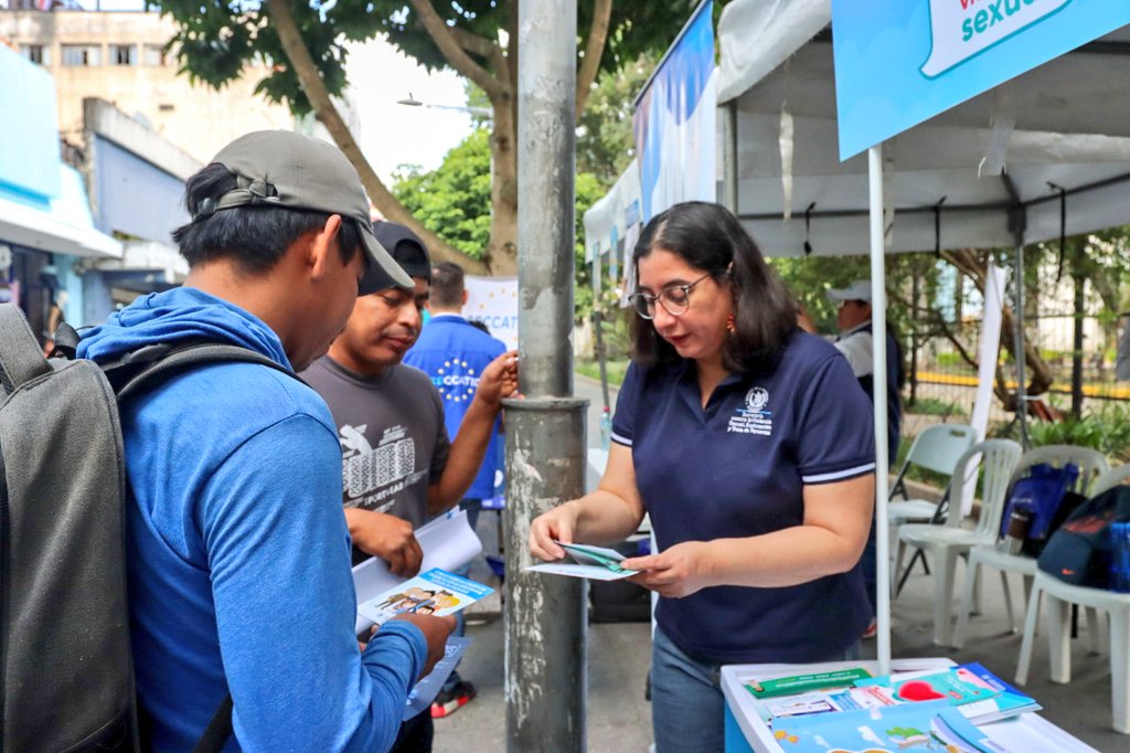Con la participación de 16 instituciones, la ExpoCAP ofreció una variedad de servicios, incluyendo la prevención de los delitos de violencia sexual, explotación y trata de personas a los ciudadanos que transitaron por la 6ta avenida de la zona 1👇