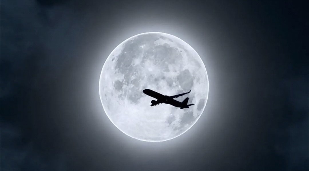 FS__il's tweet photo. بين ضعف وبين قوه
يستـمــر إيمـــانـي

يوم اشــوف الليـل
فوق الكوره الارضيه

اطلــب اللـي باقــي
وجهه وغيره فاني

واحــــــــد فـــــــــوق
السماوات السبع كرسيه https://t.co/P8euUoVj7Q