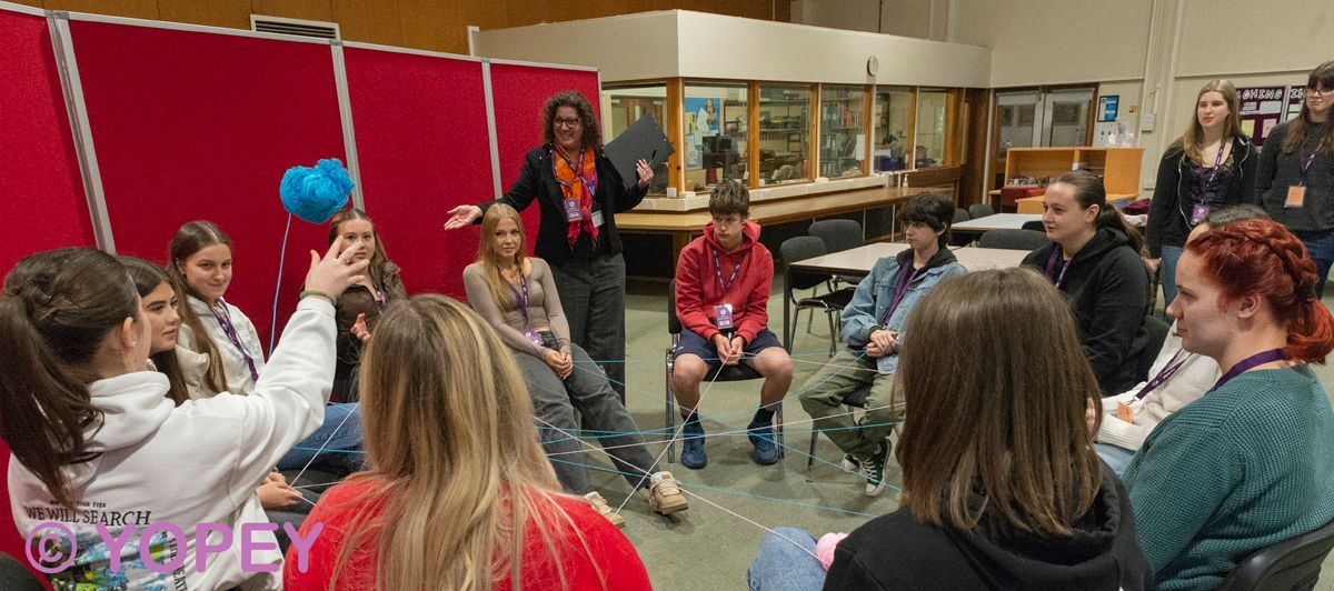 #youngpeople learning to #makeadifference to lives of #elderly #carehome residents.

Redborne Upper School in #Ampthill #Bedfordshire is new to YOPEY Befriender.

We trained 20 of its sixth-formers to be Befrienders at local care home Richmond Manor.

#fun #withapurpose