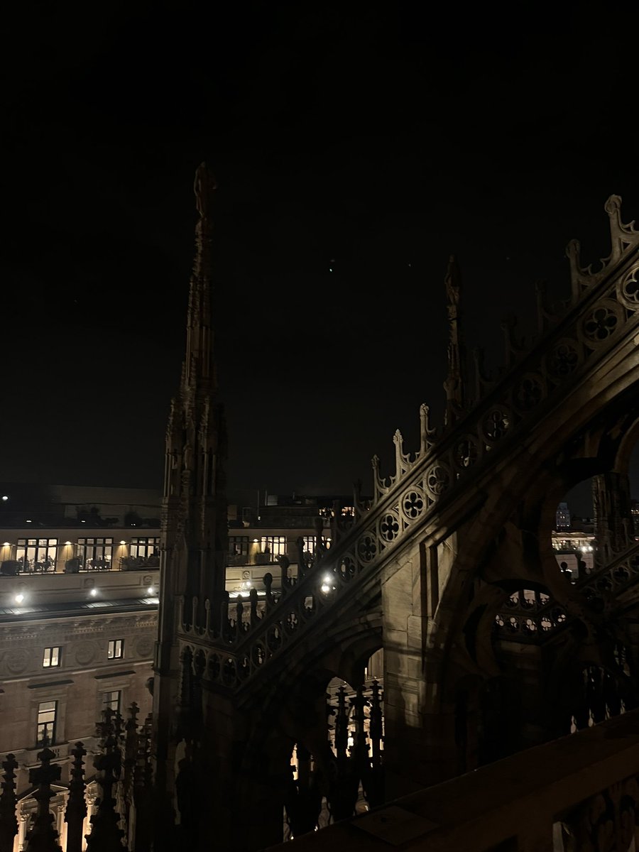 brownfairyp's tweet photo. Stepping back in time at the Duomo di Milano. Every angle tells a story. toi #HistoryInStone #VisitMilan #italy https://t.co/ncdMBwAC7g
