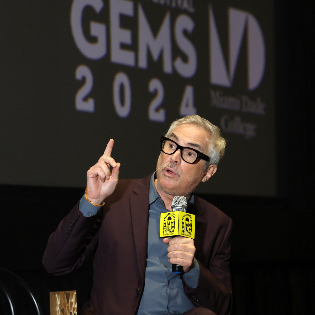 MiamiFilmFest's tweet photo. The one and only #AlfonsoCuarón joined us yesterday for our final GEMS event of 2024 - a marathon of his complete #AppleTV hit series #DISCLAIMER* 💥
#MiamiFF presented him with our #PreciousGem Award. We mean c'mon... one of the absolute best directors working today! #GEMS24 https://t.co/QsDJKkLytw
