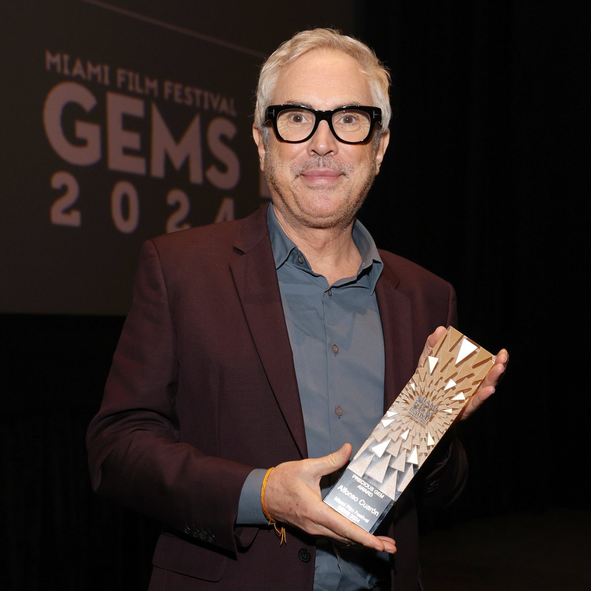 MiamiFilmFest's tweet photo. The one and only #AlfonsoCuarón joined us yesterday for our final GEMS event of 2024 - a marathon of his complete #AppleTV hit series #DISCLAIMER* 💥
#MiamiFF presented him with our #PreciousGem Award. We mean c'mon... one of the absolute best directors working today! #GEMS24 https://t.co/QsDJKkLytw