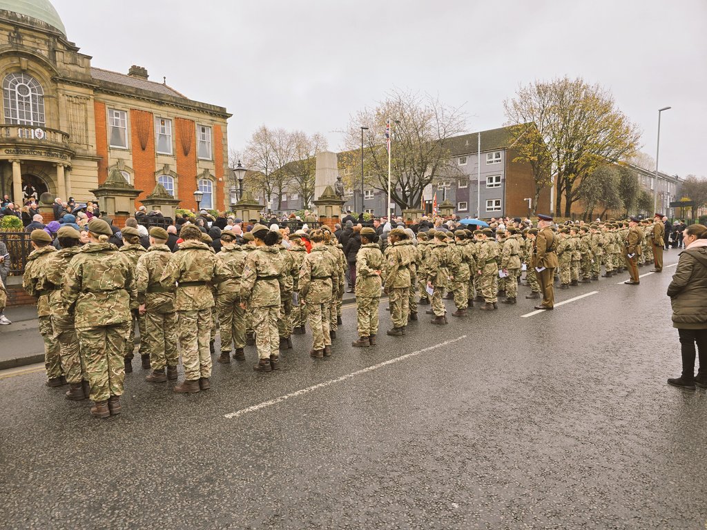 bennythomson's tweet photo. Newman CCF did an amazing job at Chaddeton Cenotaph for Remembrance Sunday today. A very proud moment for the parents and families of all the cadets! https://t.co/jGA7H5HwW4