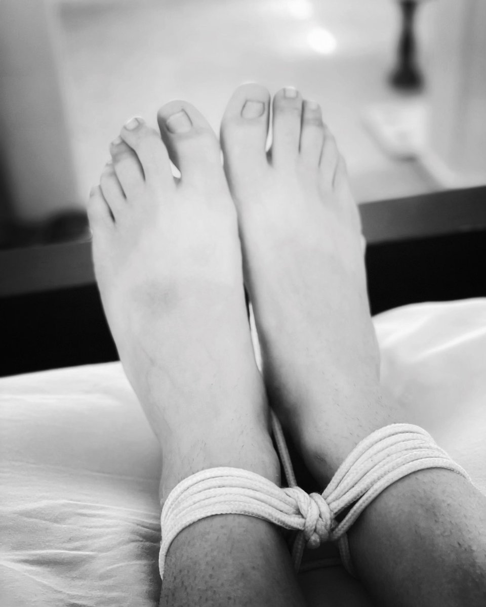 Here's how it all started, 4 yrs, 3 IG &amp; 2 X accounts ago... Hubby &amp;  I enjoyed a BDSM evening at home. Whilst leaving me tied up to fend for myself. I snapped this photo, &amp; our 1st IG was born! 

#boundageboys #gayboundage #footfetish #tlkfest #tickletorture #hisfeet #gaybdsm
