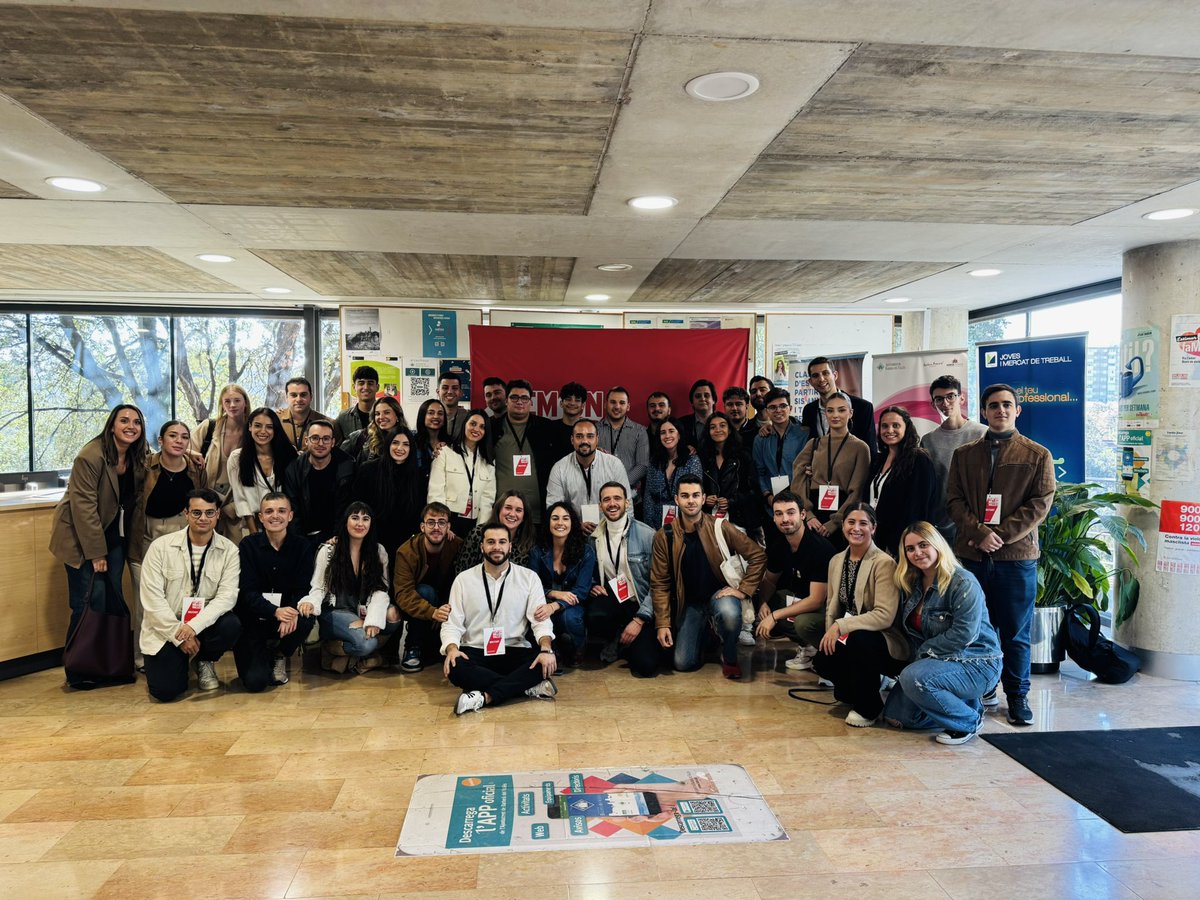 PSC_SPM's tweet photo. 🌟 Felicitats, @scarLpezHidalg1, pel nou càrrec com a primer secretari de la @JSCVOcc! ✊🌹 Des de Santa Perpètua, celebrem aquest pas endavant amb un equip jove i compromès per un #VallèsOccidental més fort. Gràcies @carolsanchiis per tota la teva dedicació! 🫶 https://t.co/FjcRDiDafl