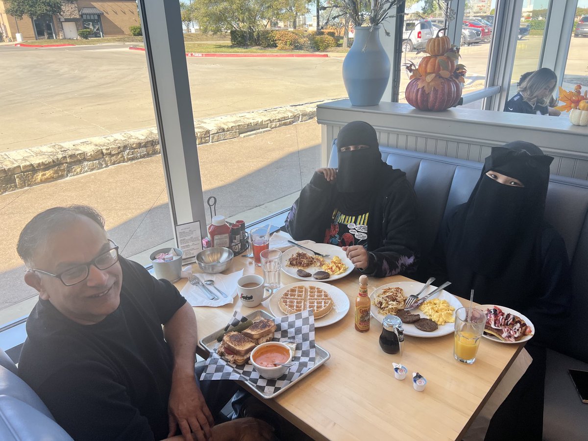 بیٹی اور بہو کے ساتھ برنچ ۔ بیٹی نے آج اپنا موٹر بائیک کا ڈرائیونگ ٹیسٹ پاس کیا ہے۔ اسکی خوشی میں اس نے برنچ کی فرمائش کی