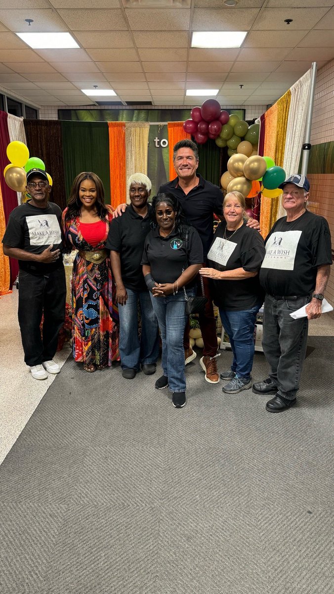 alexfinnieWPLG's tweet image. DAY OF GIVING 🍁🧡 it’s always amazing to see how the SoFlo community shows up and shows out for our Local 10 Day of Giving! Thank you South Florida! 11,750 lbs. of food collected this yr! ❤️ 
Louis and I had a great time with Make A Wish Veterans at the Publix in Miami Shores!