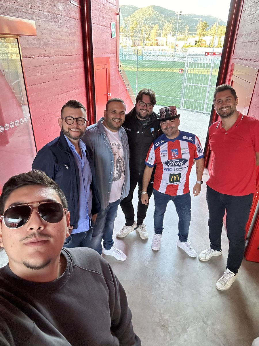 HELIOS ESPORTS (@helios_ps5) on Twitter photo Casa <a href="/OlympicSaEsp/">Olympic Salerno eSports</a> โฝ๏ธโค๏ธ
Ringraziamo il presidente per questa giornata allโinsegna del calcio e pro club , <a href="/Carmine_Vpg/">Carmine</a> per portare il pro club sempre a livelli alti e <a href="/XanderbR88/">MCR_XanderbR88</a> per lโinvito . Alla prossima ragazzi โ
#sempreforzahelios โค๏ธ Casa <a href="/OlympicSaEsp/">Olympic Salerno eSports</a> โฝ๏ธโค๏ธ
Ringraziamo il presidente per questa giornata allโinsegna del calcio e pro club , <a href="/Carmine_Vpg/">Carmine</a> per portare il pro club sempre a livelli alti e <a href="/XanderbR88/">MCR_XanderbR88</a> per lโinvito . Alla prossima ragazzi โ
#sempreforzahelios โค๏ธ