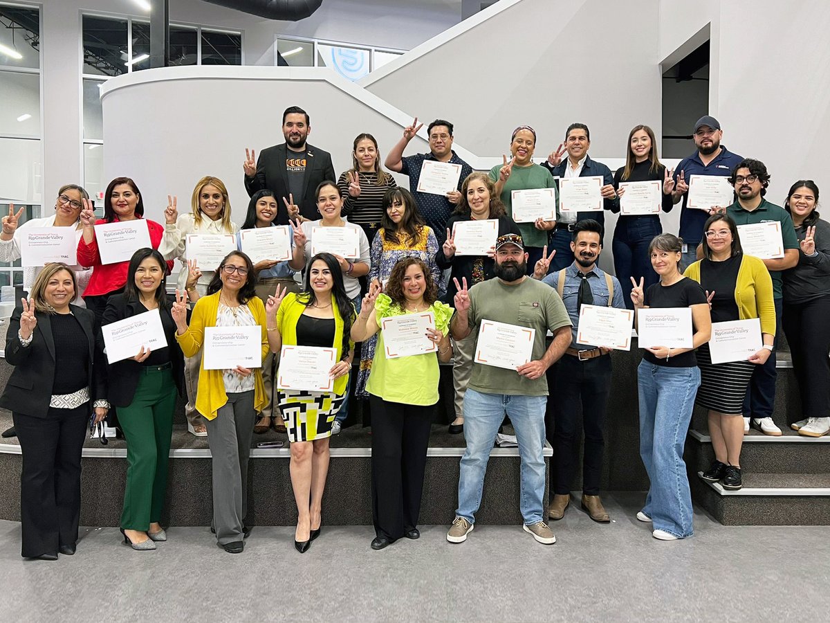 UTRGV_ECC's tweet photo. Congratulations to the Fall 2024 BLUEPRINT BUSINESS PROGRAM cohort on completing the seven-week #BusinessDevelopment course! 🎉

A big thank you to our sponsor, @BrownsvilleCIC, for making this program possible!

📅 UPCOMING EVENTS: https://t.co/jrnvs4KEmH

#BrownsvilleTX #UTRGV https://t.co/HRM5mg2RPj