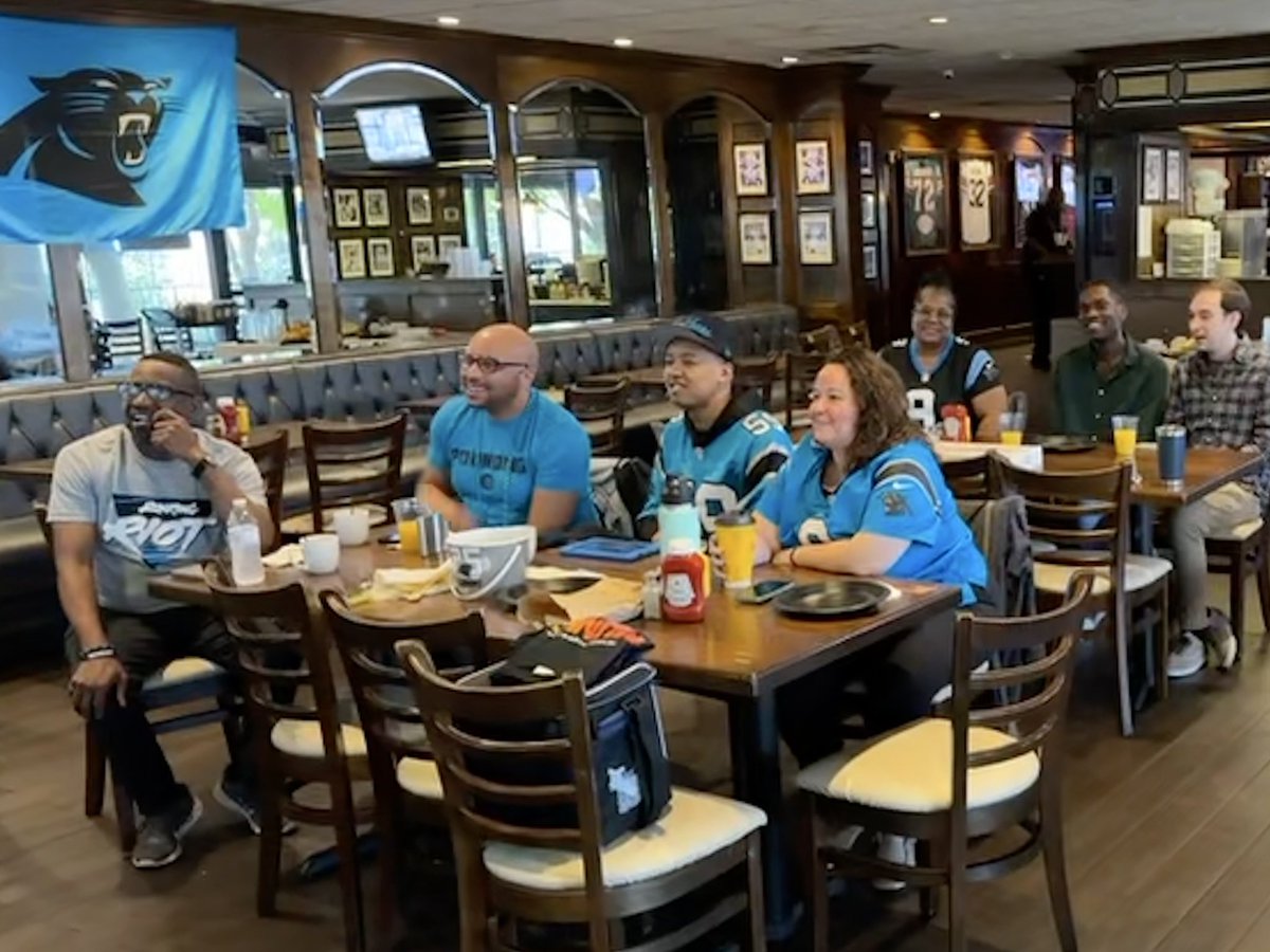 AtlantaRiot's tweet image. DIE PANTHERS GEWINNEN! Thank you to @BucketShopCafe for opening up early for our fans! Hard fought way to earn a winning streak! #KeepPounding #DoYouRiot