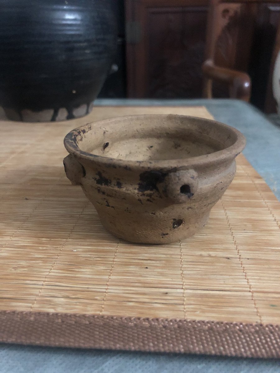 wpon10's tweet photo. What’s it? A bowl used by lizardmen? There are some food residues inside https://t.co/tbf6fRQDtU