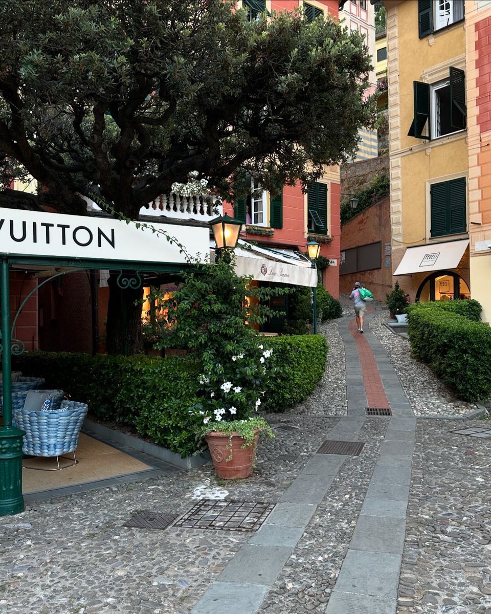 ShiroNoOne's tweet photo. Trip to italy 🇮🇹 https://t.co/8uHXGPO2Ps