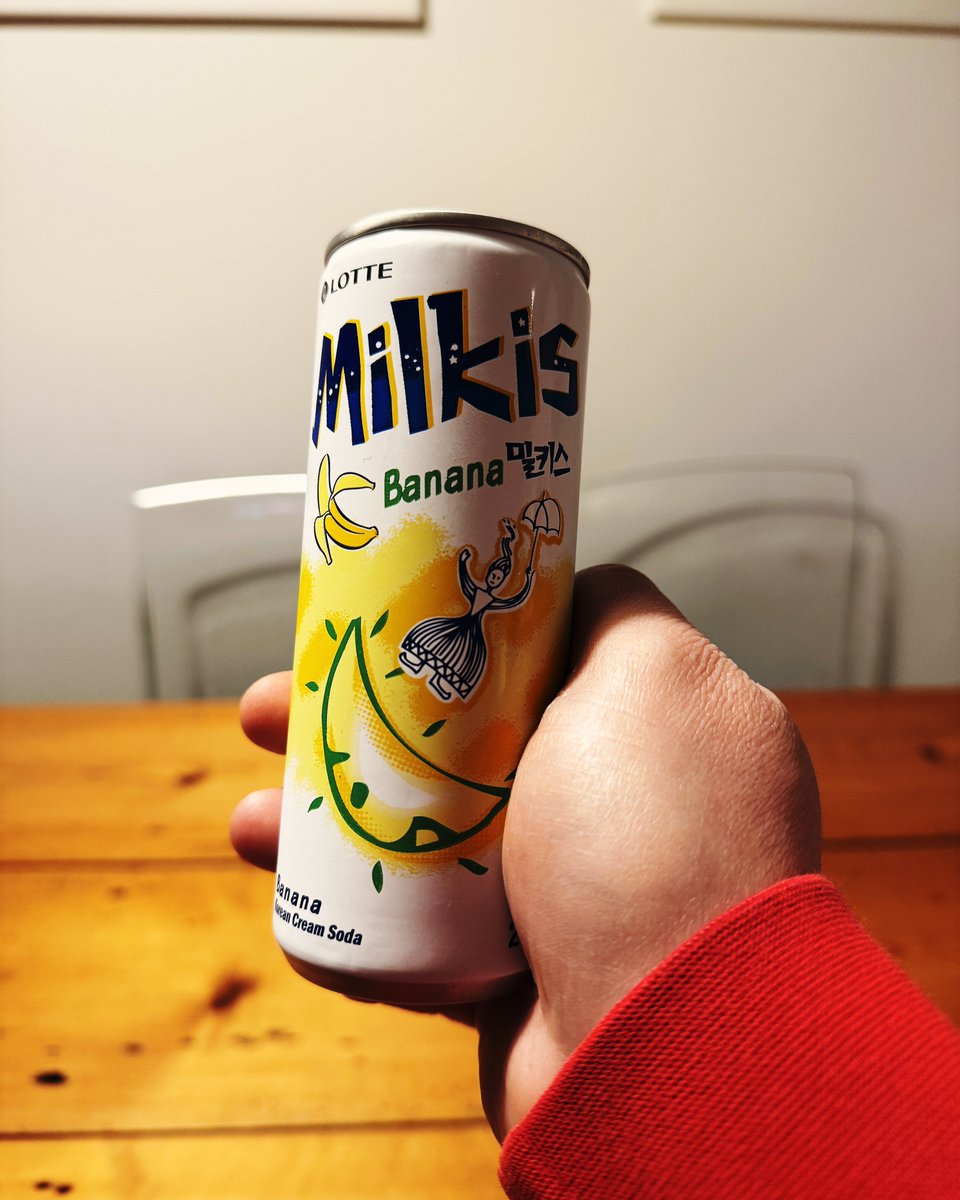 robvegas's tweet photo. Schmeckt. Wenn man Banane mag. Dann aber sehr gut. #Milkis https://t.co/saX9OE6DEv