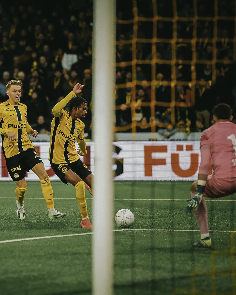 BSC_YB's tweet photo. Verdienter Sieg nach turbulentem Ende
👉 Spielbericht: https://t.co/zdrBltYYaQ
👉 Pressekonferenz: https://t.co/Ad6X4JqQvY
👉 Interview: https://t.co/ZJff8J8Dl0

#bscyb #ybforever #yblug https://t.co/Nb7PMZQOLL