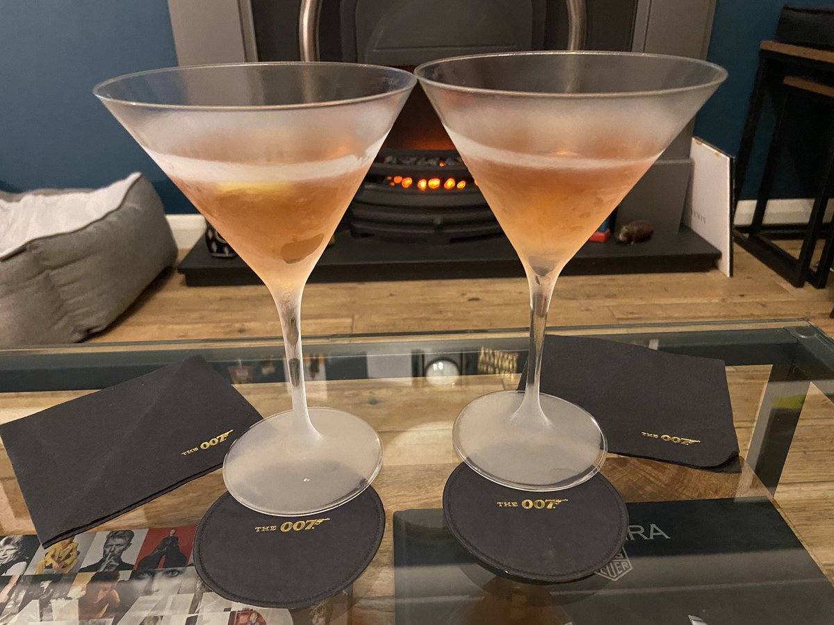 LinseyJSweet's tweet image. Great to see @DavidGArnold signed guitar at the #007 bar in the #BurlingtonArcade yesterday… if only we had £7007… to compensate we had to have another #martini