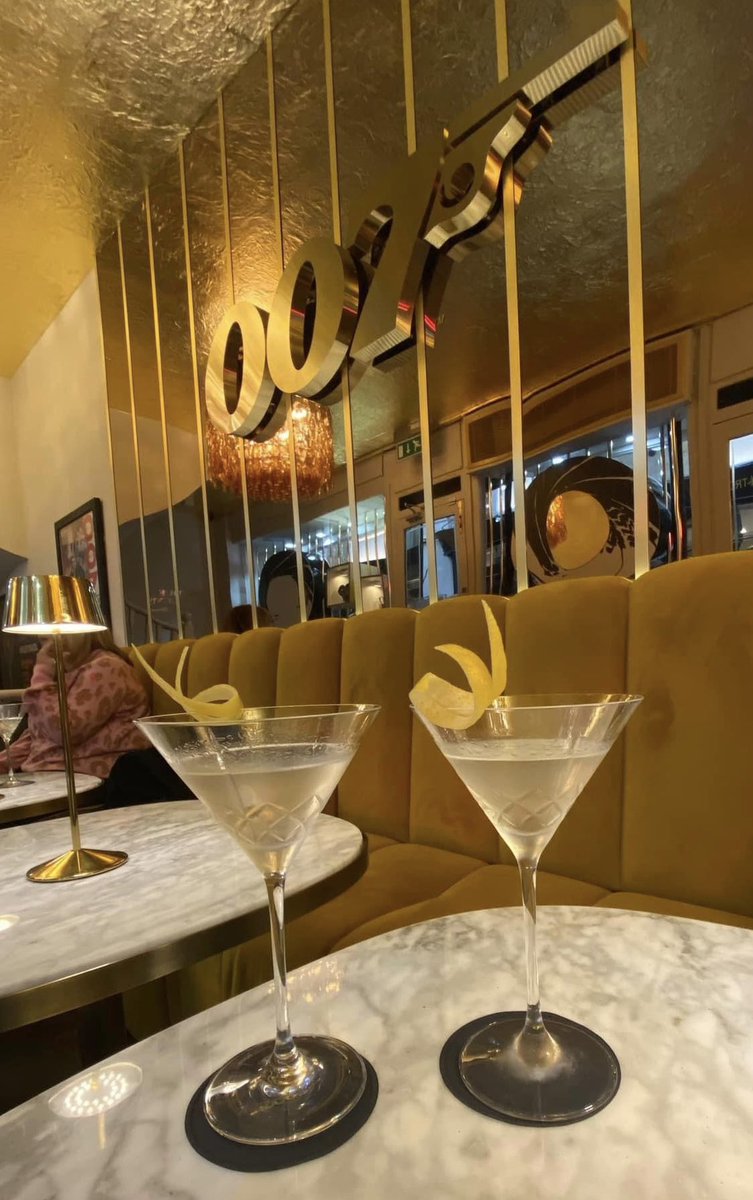 LinseyJSweet's tweet image. Great to see @DavidGArnold signed guitar at the #007 bar in the #BurlingtonArcade yesterday… if only we had £7007… to compensate we had to have another #martini