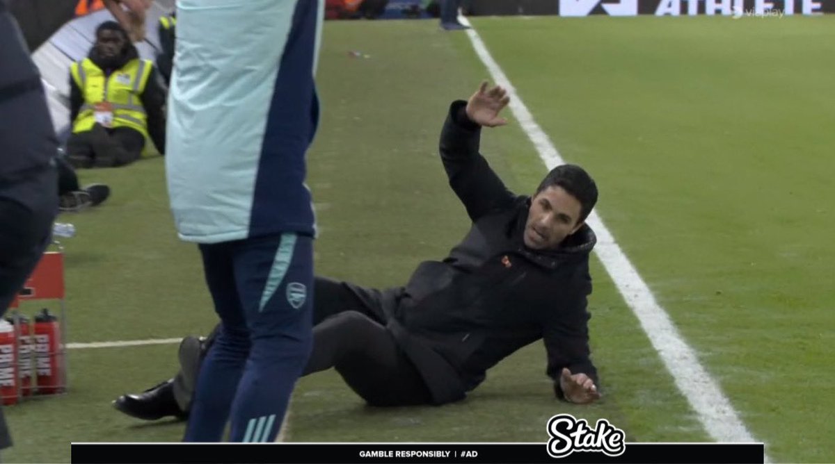 TheEstevaoView's tweet photo. • Sideways passes for 90 mins
• Abuses crosses
• Tells players to go down with the slightest contact
• Plays anti-football

And this is his reaction, such a melt 😭 https://t.co/O64zXOF2wp