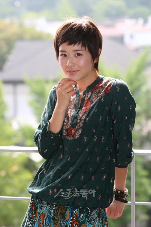 2009년 동아일보, 영화 '애자' 개봉 최강희 인터뷰 #최강희 #ChoiKanghee ⓒ 동아일보Translate post