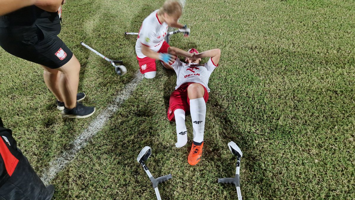 Polsport's tweet photo. MAMY TOOOO! @AmpFutbolPolska z brązowym🥉 medalem pierwszych historycznych Mistrzostw Świata Kobiet! 
Polki pokonują w meczu o 3. miejsce Kenię. Kompania sióstr! Zasłużyły. W każdym meczu były lepsze, zabrakło tylko szczęścia w karnych w półfinale https://t.co/h9B4YLH11l
