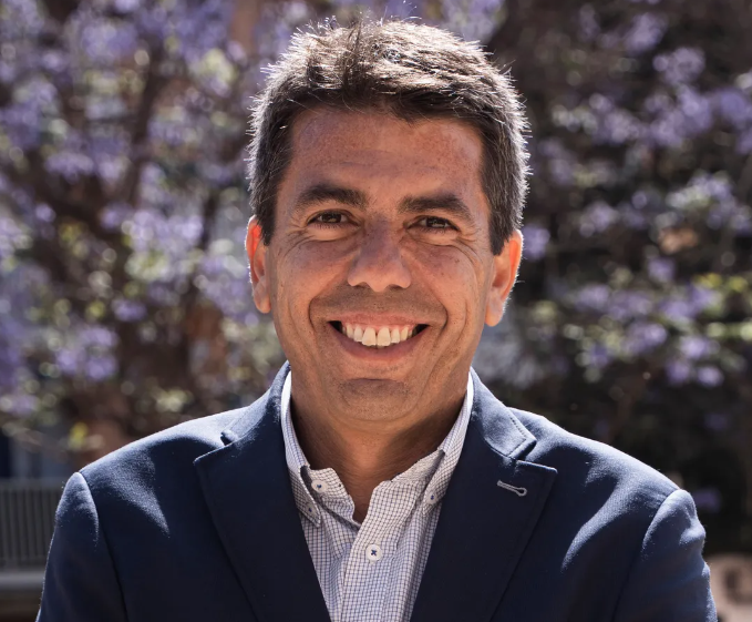 234noticies's tweet photo. 🏅 Qui serà guardonat amb la Creu de Sant Jordi aquest any? Descobreix els candidats amb més possibilitats https://t.co/TUIwvSrO5C https://t.co/35DsbjhoLs