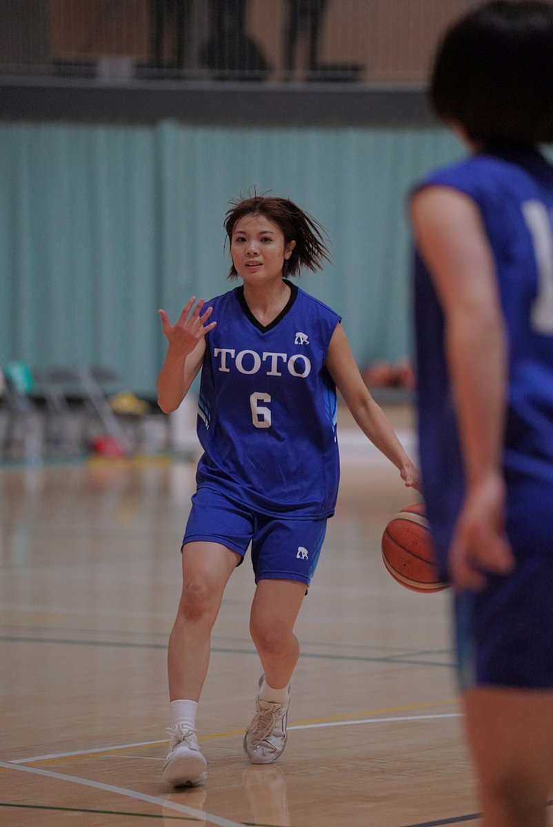 aoakadaisuki's tweet photo. 約4ヶ月ぶりと久しぶりのTOTOの試合❗️レオさんのプレーと笑顔に元気貰えました🤗
応援タオルも喜んでくれたようで良かった✨
#TOTO茅ヶ崎女子バスケットボール部
#SBL2
#TOTO
#小関梨帆 選手 #レオ https://t.co/uq7eYvYbEl