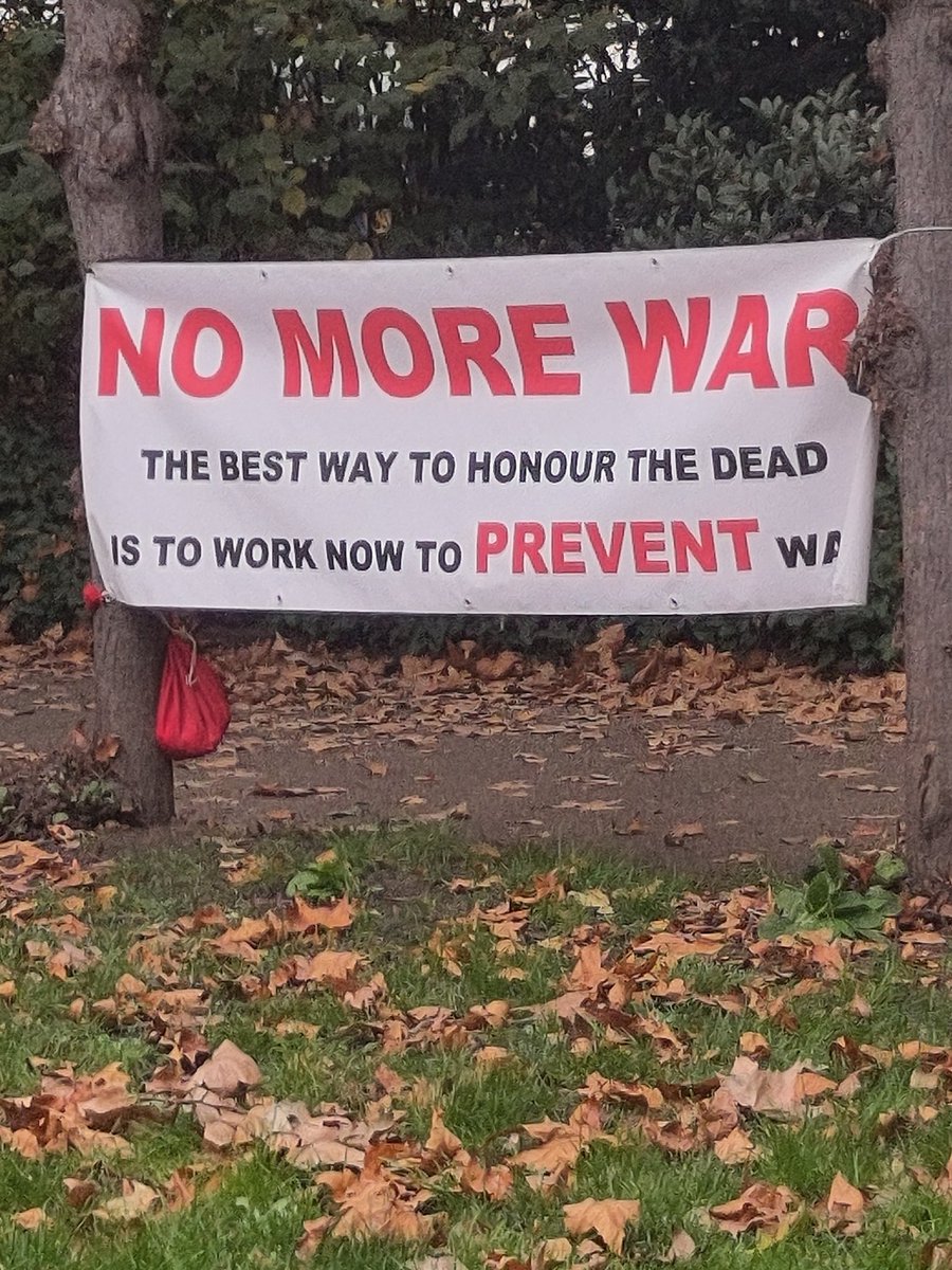 SymonHill's tweet photo. It was an honour to take part in the Alternative #RemembranceSunday Ceremony organised by @PPUtoday & hosted by @Cruella1 in London today. Although I'm no longer on the Peace Pledge Union staff, it matters to me as much as ever.
#RemembranceDay2024 #WhitePoppies #RememberThemAll https://t.co/bePwxC11nr