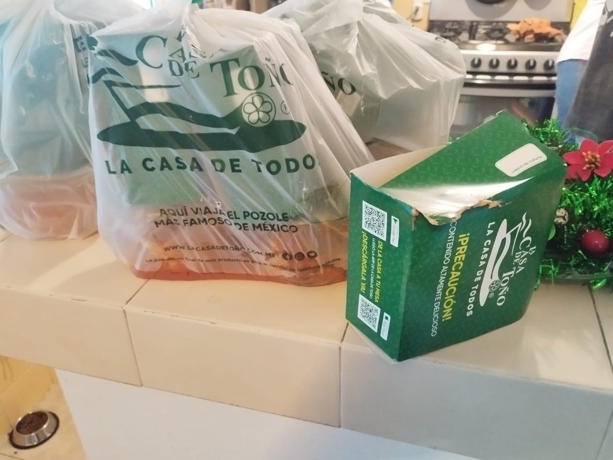 bitchaMX's tweet photo. @LaCasaDeTonoMx tienen que tener más cuidado como entregan los pedidos porfa 🙏 https://t.co/ZAC077dCQ2