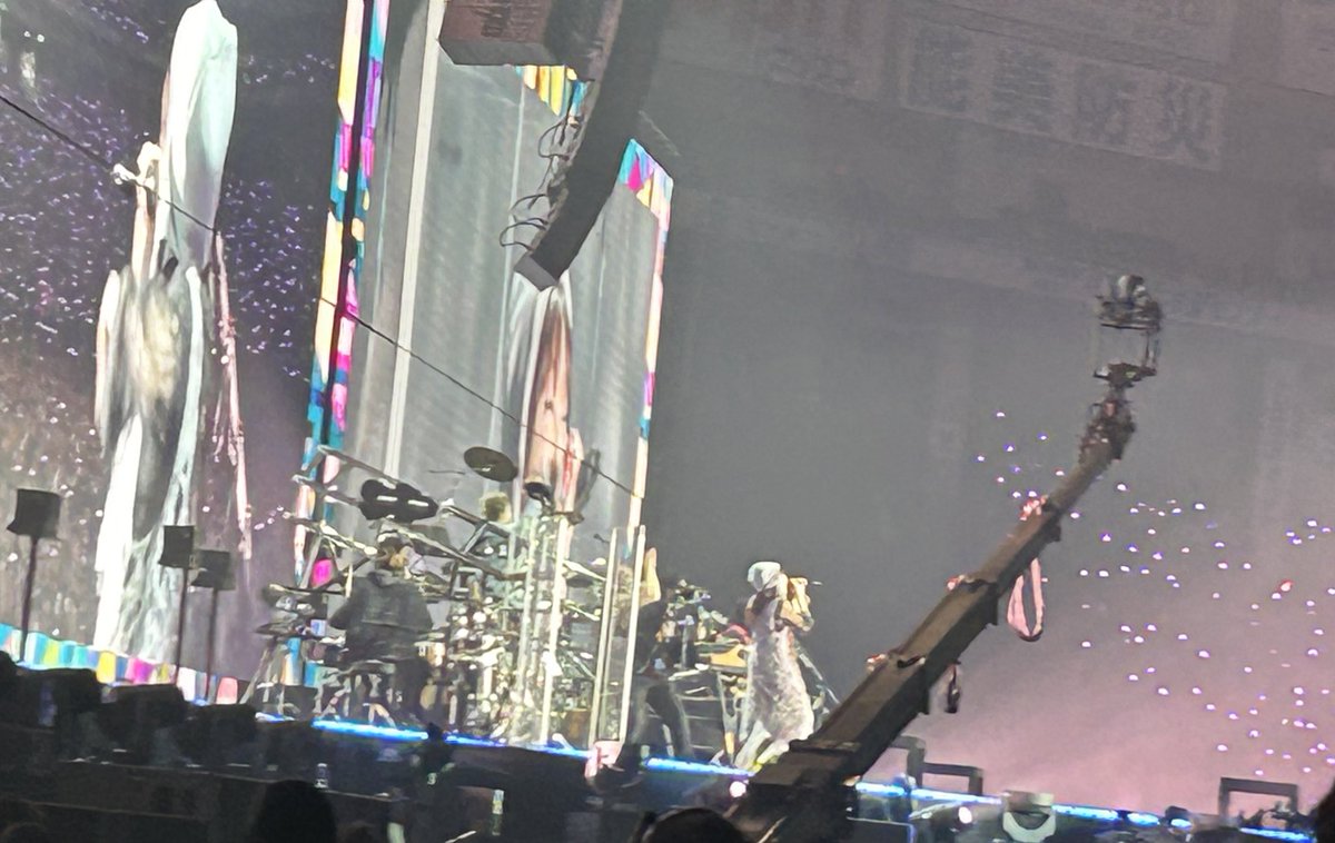 chibimaru74kkp's tweet photo. 昨日のYOASOBI東京ドーム、5周年に相応しいお祭りみ溢れるライブでとっても楽しかったです！！ホールツアーの発表があったから、チケット当選しますように https://t.co/D8TZUnGESs