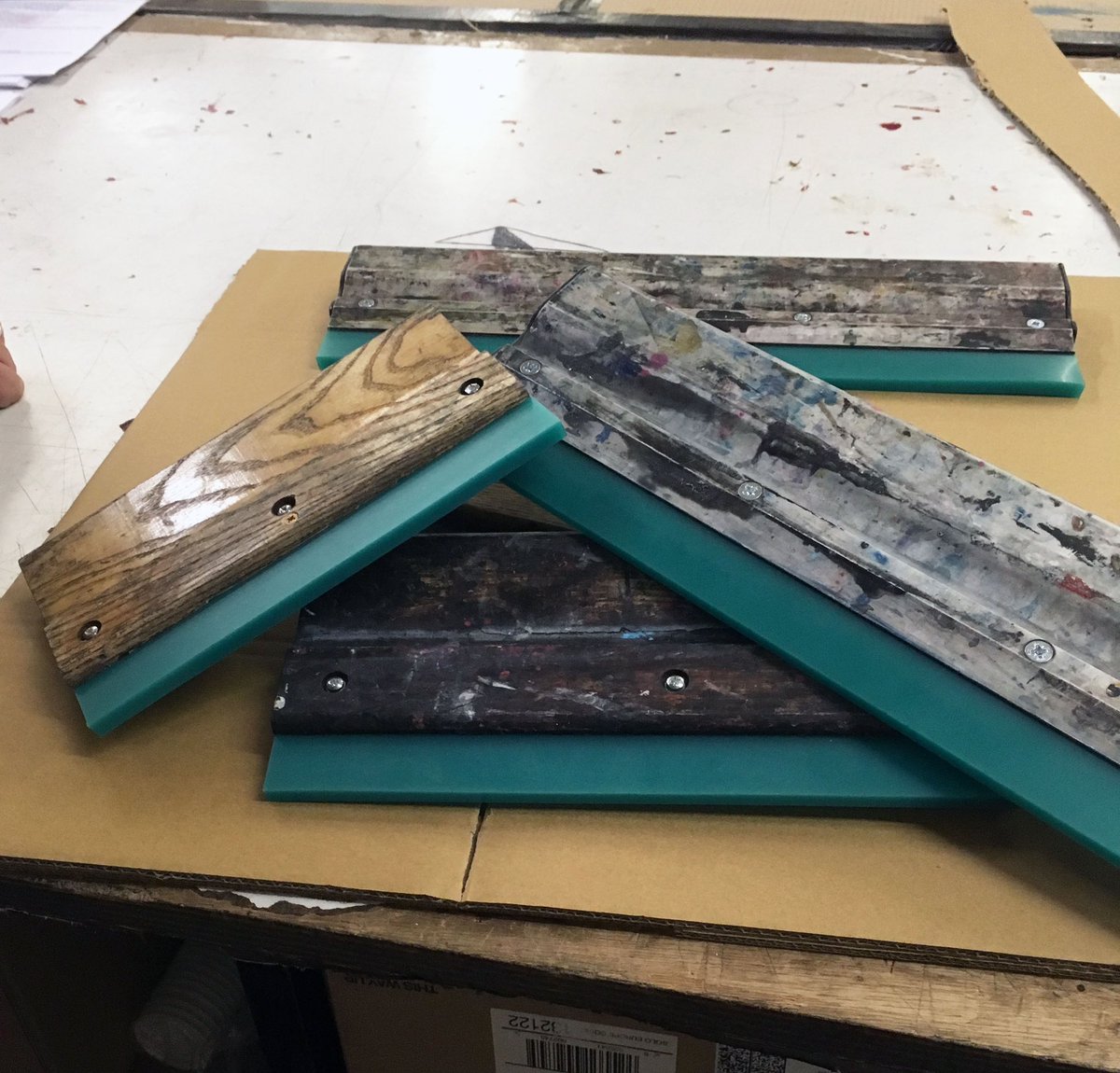 Need a new blade? Get us to fit it for you. Send your #Squeegees to us &amp; we will replace the blade &amp; screws as necessary
➡️ ow.ly/kkI5308K8oJ ❤️ (link in bio)

We’ll only charge for the blade by the inch 
☎️01942888747 to arrange #Screenprinting

soft-red
medium-green