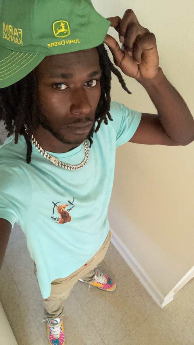 TeeSoGlo's tweet photo. SpongeBob as nigga🤡 scared to kome serve plankton😈
#Pakistan #fyp #Strictly https://t.co/xVto0AtTiL