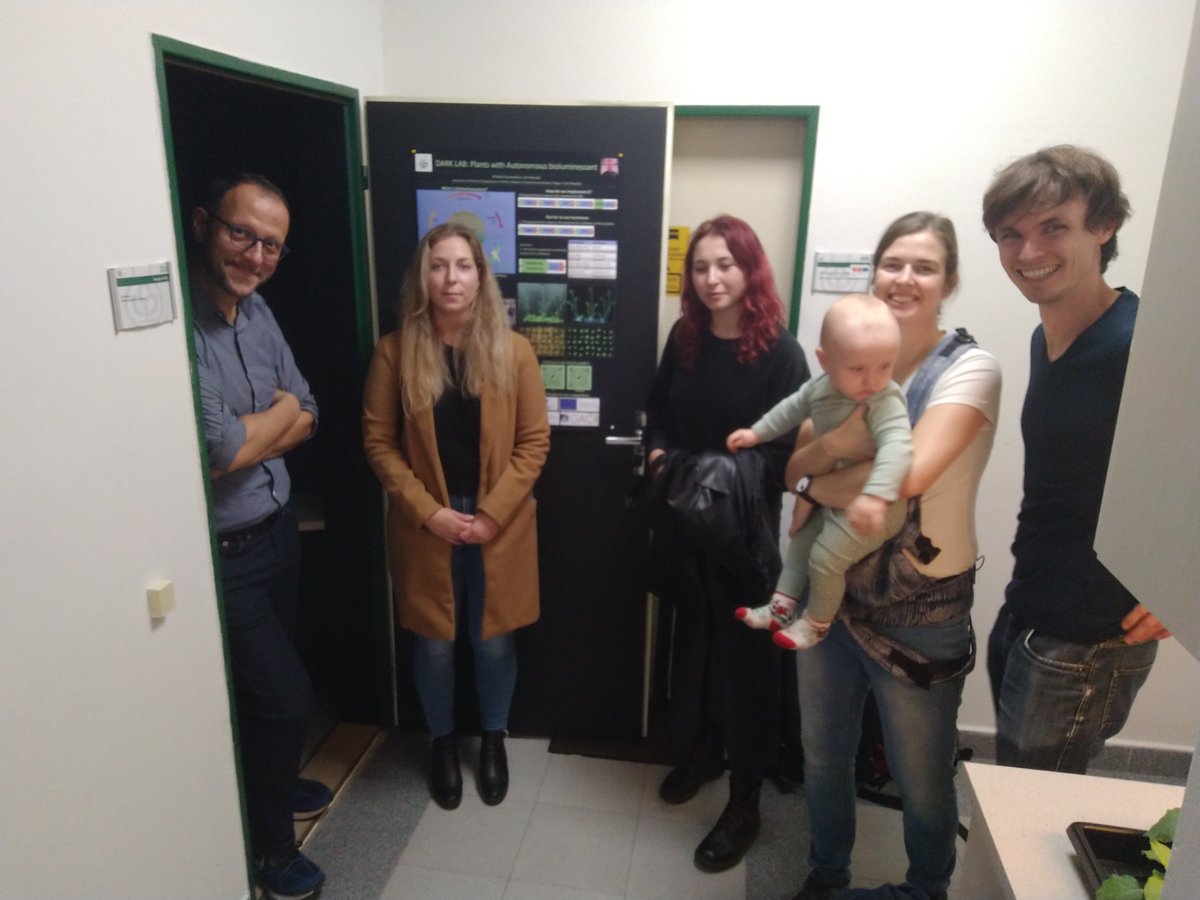 Mike Karampelias (@mikekarampelias) on Twitter photo Last Thursday <a href="/UEBavcr/">ÚEB AV ČR</a>, I participated in the Days of Open Doors of the <a href="/Akademie_ved_CR/">Akademie věd ČR</a> science festival week, presenting the DARK LAB of <a href="/PetrasekLab/">Petrášek Lab</a> with my #autonomousbioluminescent plants. So happy to see many people participating with questions. 🌱✨🌟 Last Thursday <a href="/UEBavcr/">ÚEB AV ČR</a>, I participated in the Days of Open Doors of the <a href="/Akademie_ved_CR/">Akademie věd ČR</a> science festival week, presenting the DARK LAB of <a href="/PetrasekLab/">Petrášek Lab</a> with my #autonomousbioluminescent plants. So happy to see many people participating with questions. 🌱✨🌟