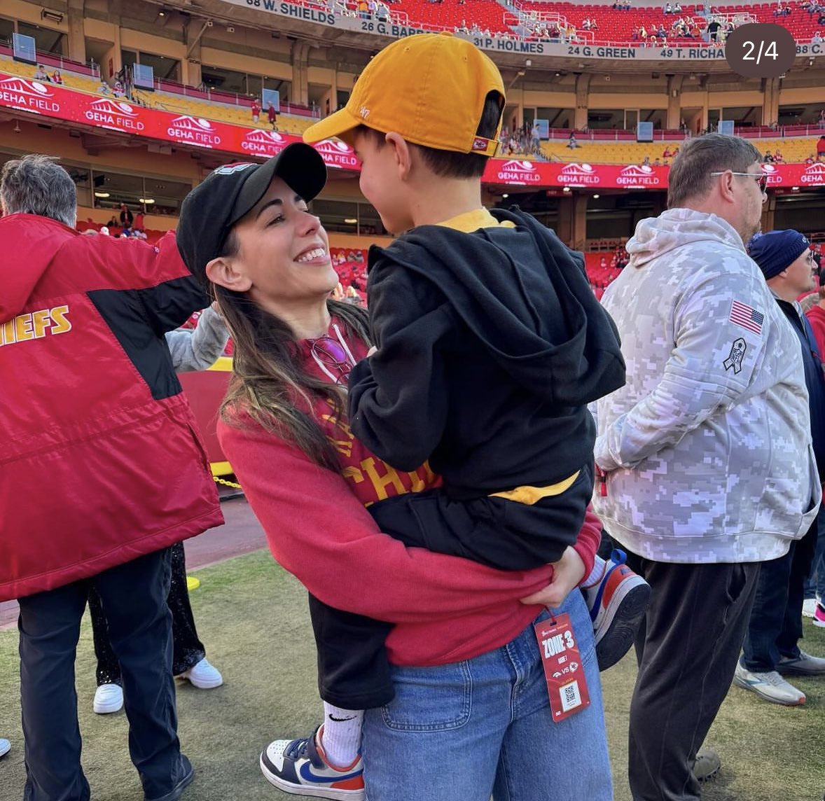 Other people: Taylor Swift was at the Chiefs game! 

ME: LAURA BAILEY AND TRAVIS WILLINGHAM WERE AT THE CHIEFS GAME!!!!!!!