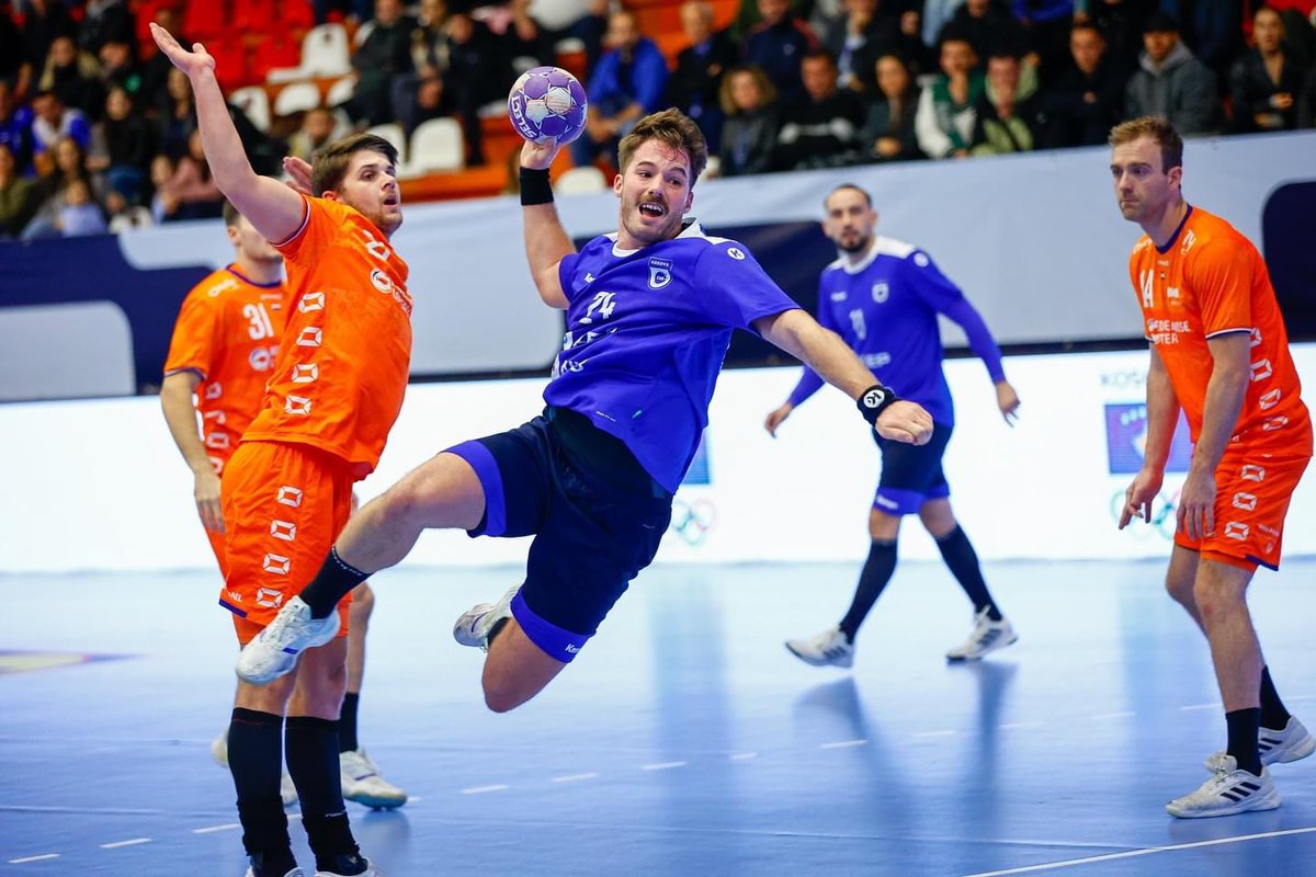 FHK_Zyrtare's tweet photo. Barazim me shije të fitores ndaj favorites së grupit.
Na mungon fati në fund për fitore madhështore.
Jemi krenarë me paraqitjen dhe luftën e djemve tanë.
@EHFEURO #Koshandball https://t.co/DPYCgHOhFn