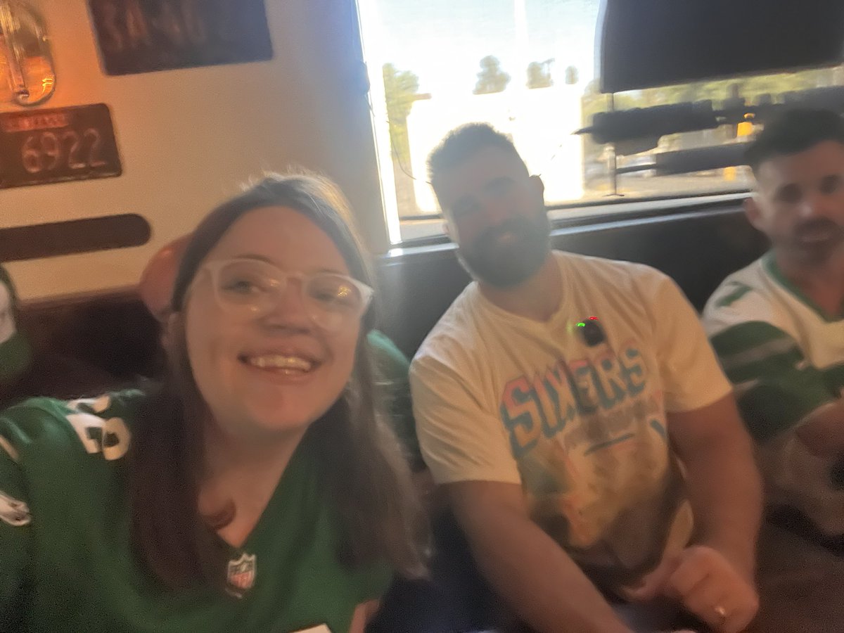 heyitskittykatk's tweet photo. YALL JASON KELCE JUST WLAKED IN TO THR BAR NEXT TO MY APARTMENT. IM CRYING https://t.co/K4eypfjpXE