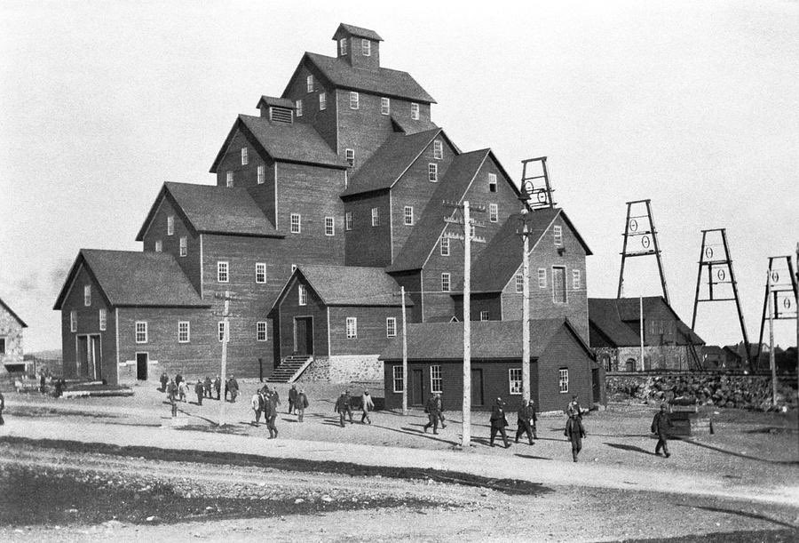 Quincy Mine Shaft House No. 6 in Hancock, MI. Built in 1892 and destroyed by a fire in 1956.