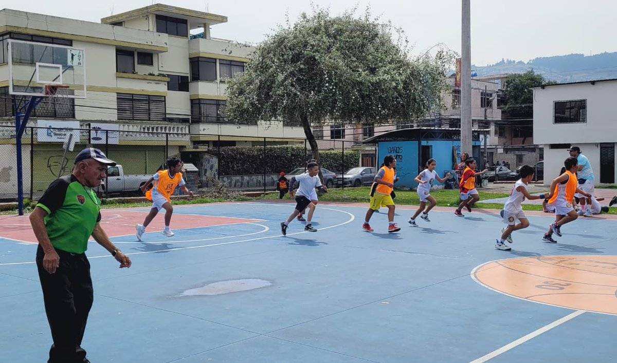 MarceloAchiECU's tweet photo. Hoy se llevó a cabo con gran éxito la #CopaSurDeBasquet, en las canchas de la Ciudadela Atahualpa, categorías sub10 y máster 40 @AsambleaEcuador @BancadaLa6 #CategoriaSub10 #Máster40 #Basquet #CopaSur #DeporteEsSalud https://t.co/ZAPZBZyiVY